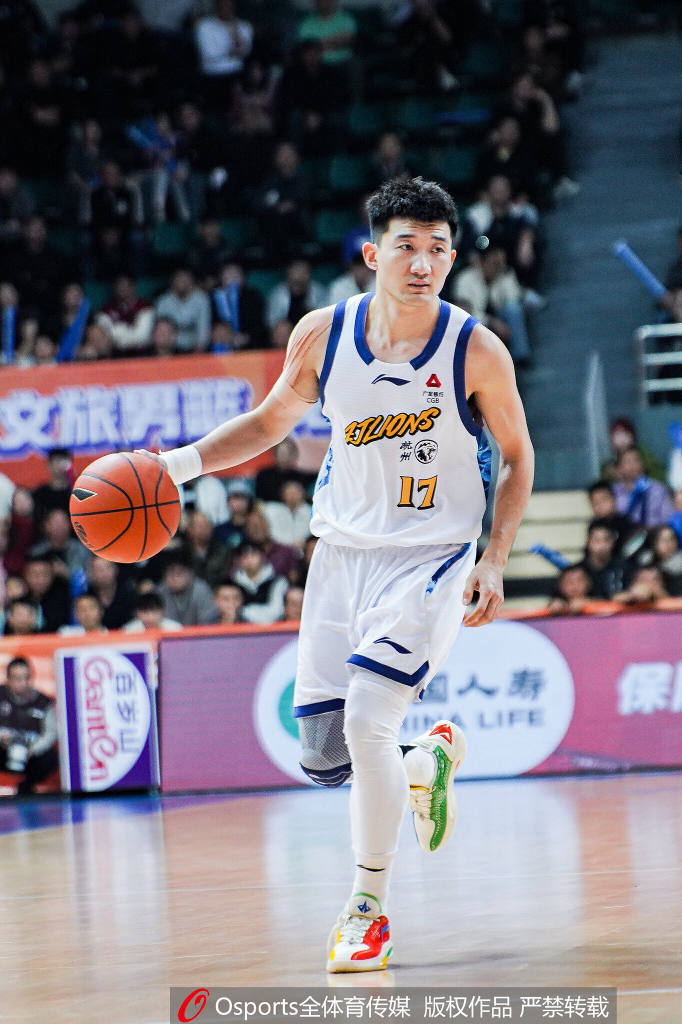 差距很大!广厦11次抢断&山西仅1次 失误广厦5-16山西